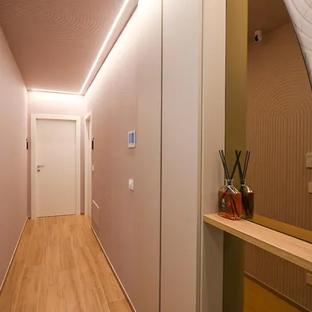 Aurisea Luxury - And *
