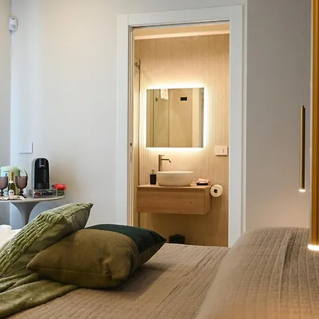 Aurisea Luxury - And *