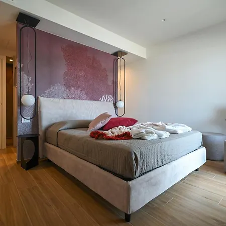 Aurisea Luxury - And *
